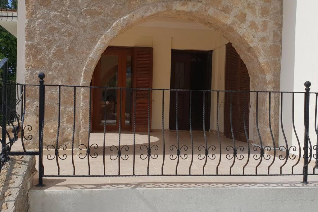 3 Bedroom Villa With Private Pool In Catalkoy, Kyrenia With Mountain View Exterior photo
